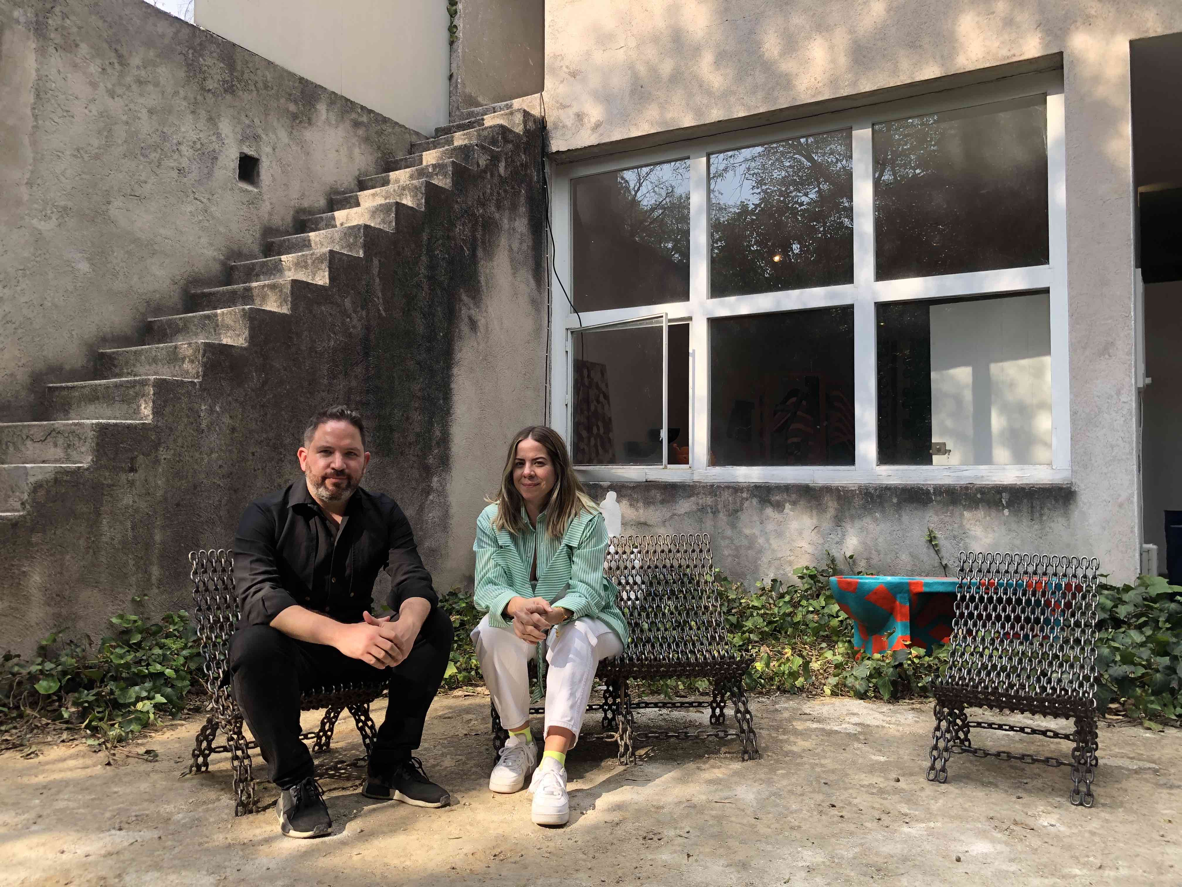 Mario Ballesteros y Daniela Elbahara en Salón Cosa 2021. Foto: Onda MX