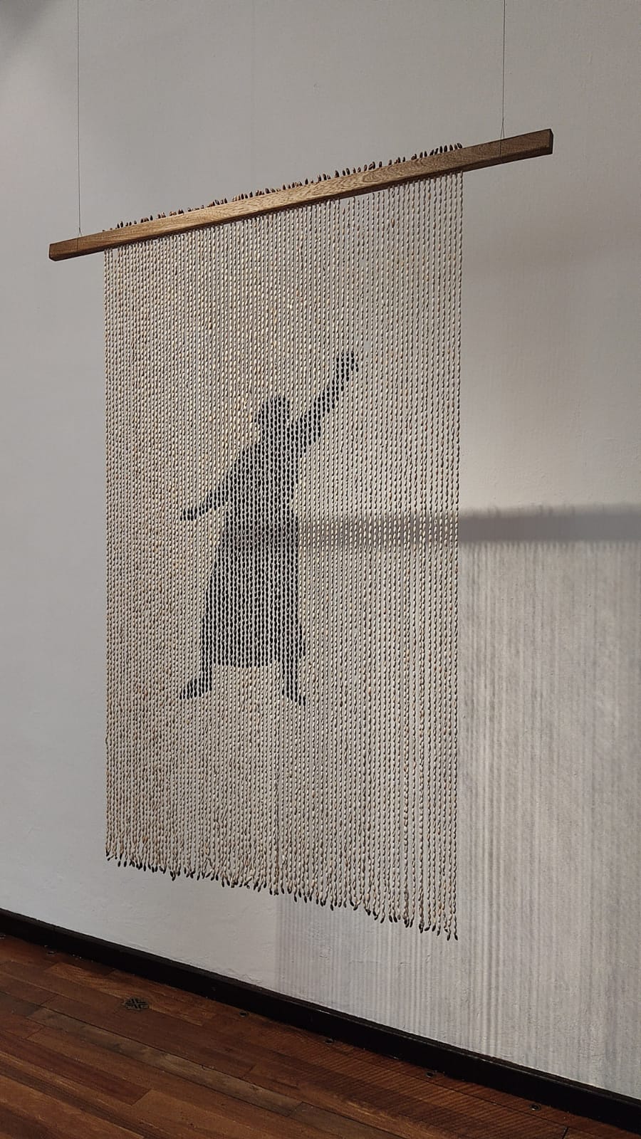 Florencia Guillén, Figura femenina en lucha en el levantamiento de Bellavista. (Inspirado en mural histórico de José Luis Soto González), 2021. Cortesía de la artista.