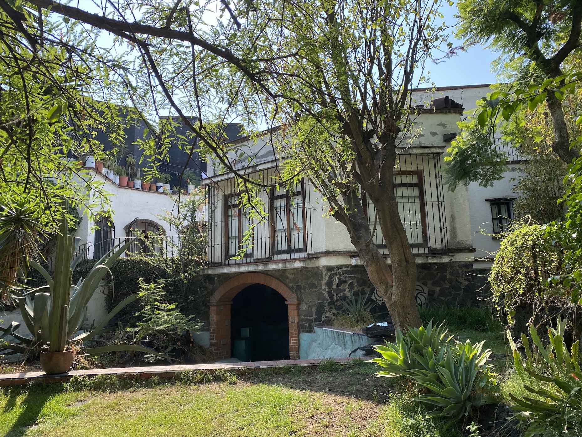 Encuentro Curatorial  |  Desde la inercia hasta el desborde 