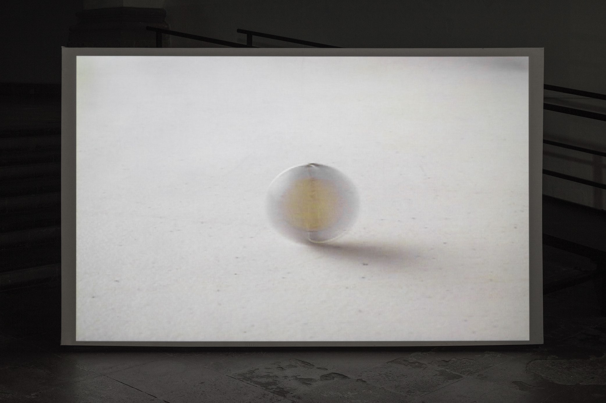 Mauricio Alejo, Esfera interminable, 2007, en El Verano que nunca fue. Cortesía del Laboratorio Arte Alameda y la CIAC. Foto: Ramiro Chaves