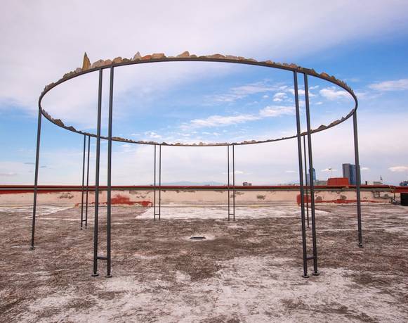 El acto de observar el horizonte y ver salir el sol