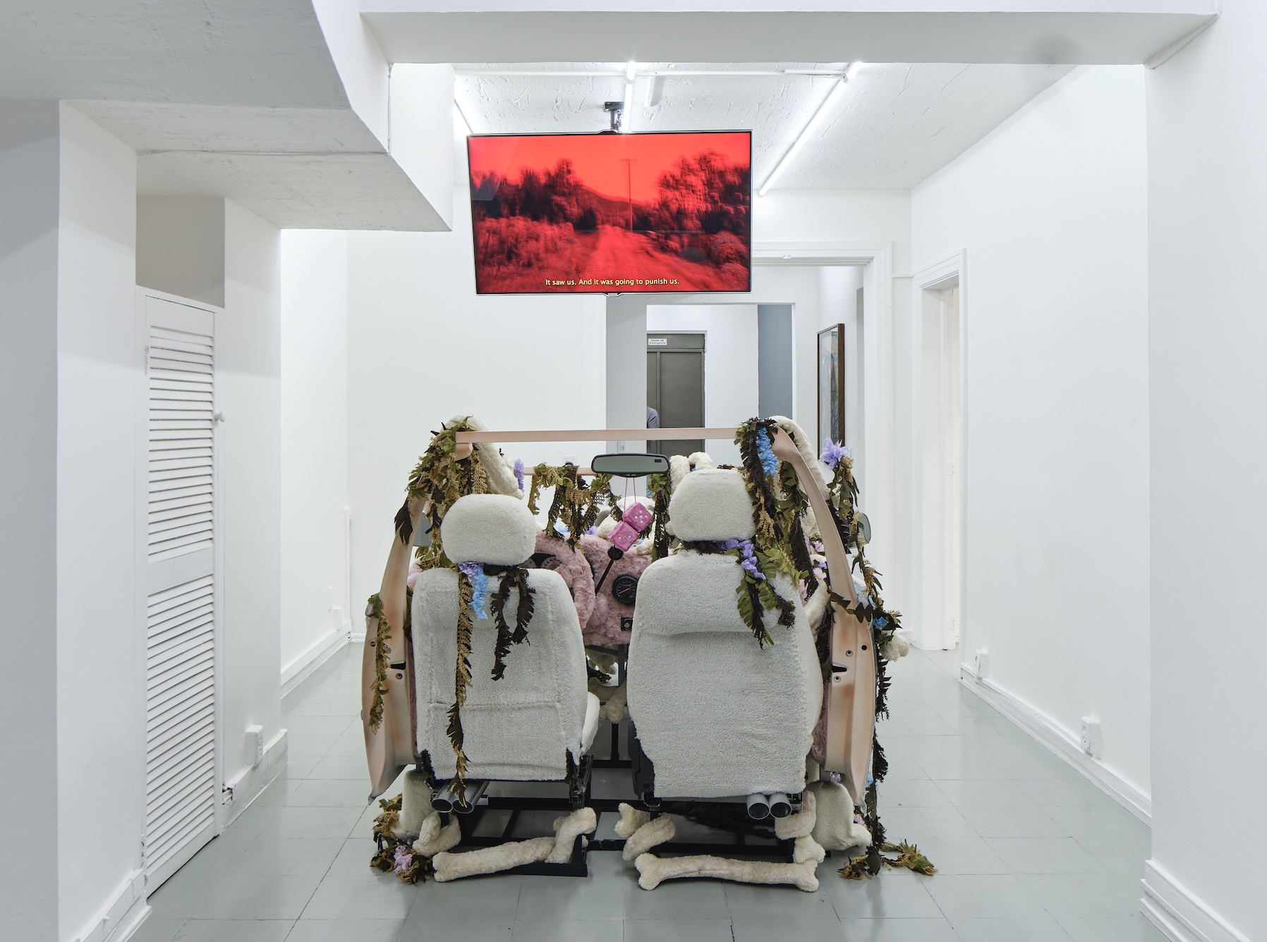 Voices of the ghost inhabiting the landscape: Paloma Contreras Lomas at Pequod Co. 