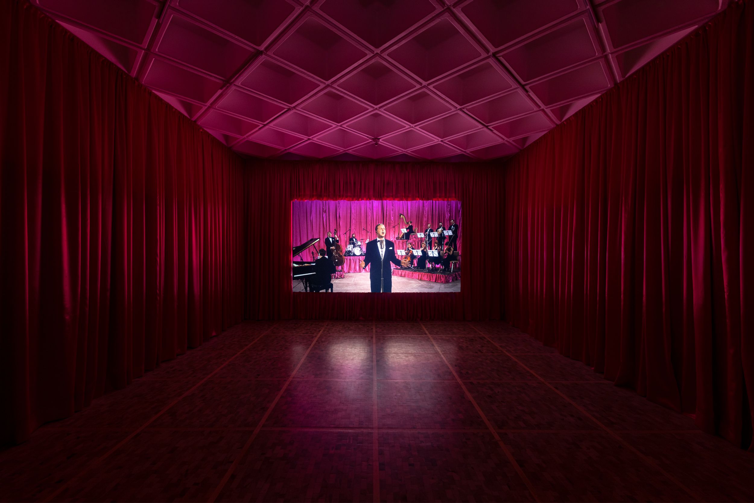 Ragnar Kjartansson, ‘Las cosas que ves al momento de caer el telón’, Museo Tamayo, 2023. Foto por Gerardo Landa y Eduardo López (GLR Estudio). Imagen cortesía del Museo Tamayo.