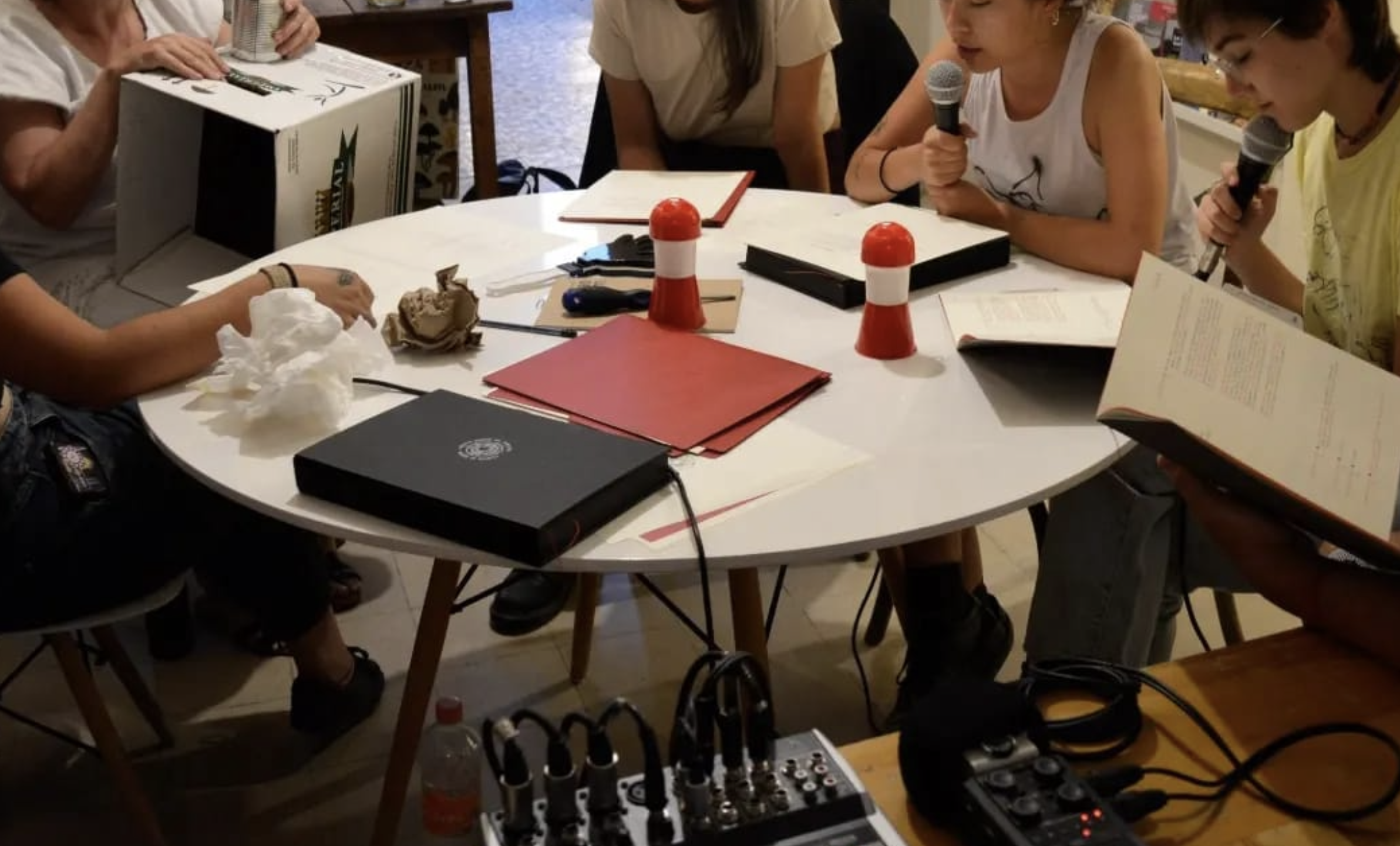 Incorporando los restos: Laboratorio de escucha profunda y recreación de archivos sonoros