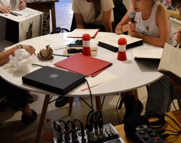 Incorporando los restos: Laboratorio de escucha profunda y recreación de archivos sonoros