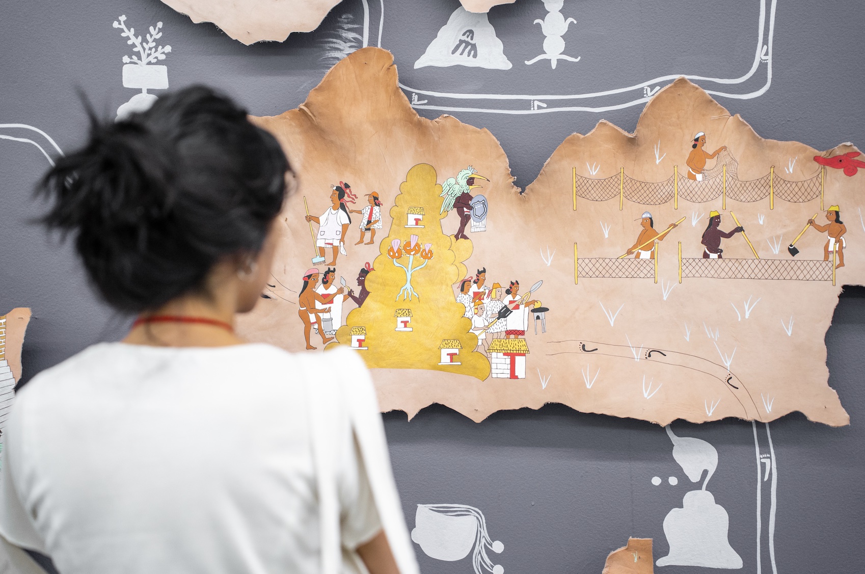 Gabriel Garcilazo, El mapa de Siguenza y la melanina, exhibition ‘Dibújame un mapa que no verás’. Photo: Mara Arteaga. Courtesy Casa del Lago UNAM