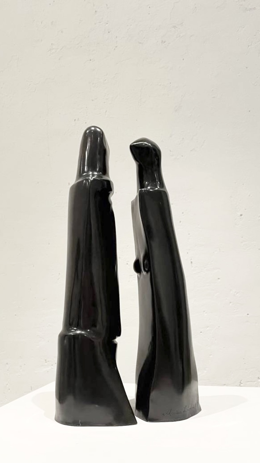 Marina Láscaris, Conversación, 2019, bronce. Foto: Ana Cadena. 