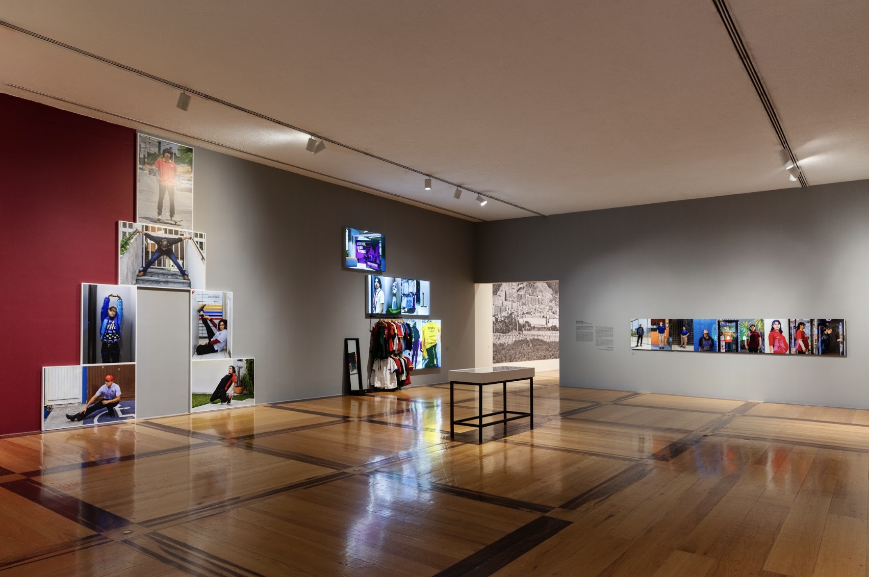 ‘Nuevo León: El futuro no está escrito’, vista de la exposición. Foto: Michelle Lartigue, cortesía del Museo MARCO