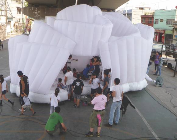 El cubo que se desdobla (o cómo el espacio se hace social)