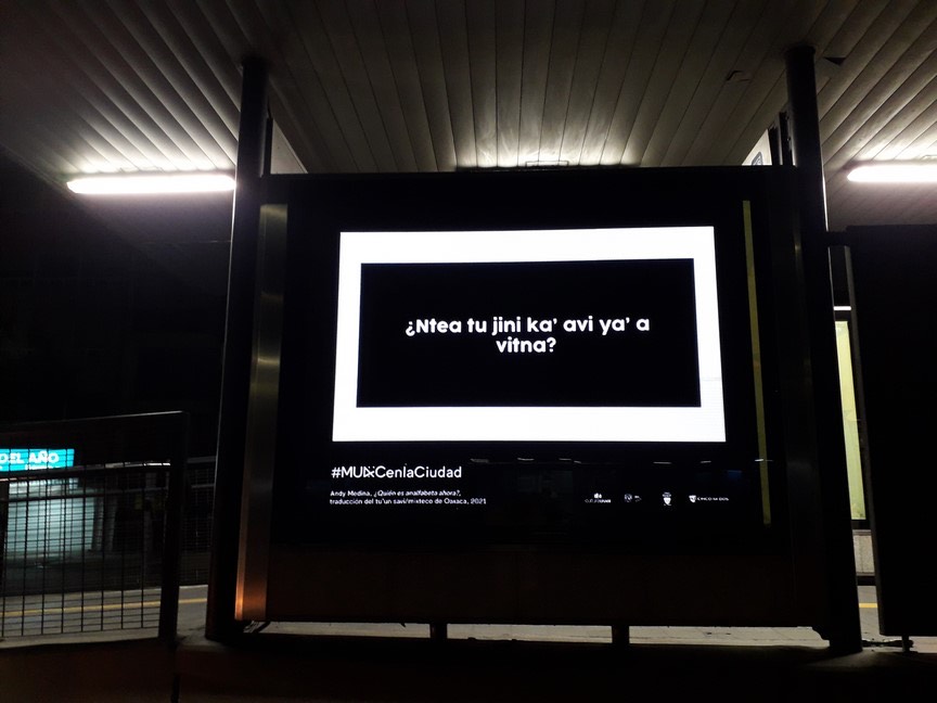 Andy Medina, '¿Pën te’n kqnekykäjpxp kanekyjaapy?/ ¿Quién es el/ la analfabeta ahora?', intervention on Mexico City's bus stops, 2021. Courtesy of the artist