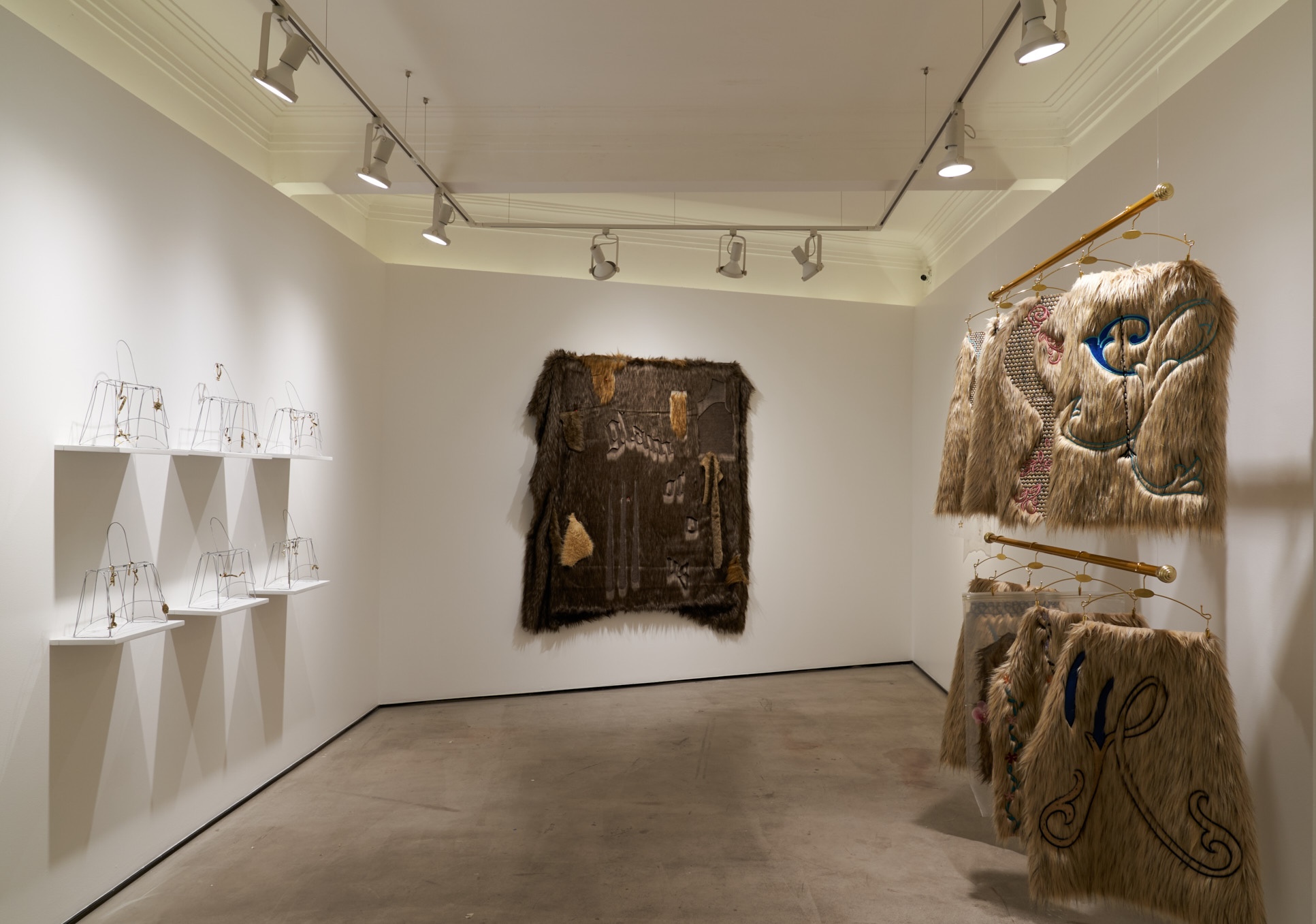 Exhibition view ‘Fiera antigua que perfuma’ by Cosa Rapozo. Courtesy of La Nao. Photography by Enrique Murguía