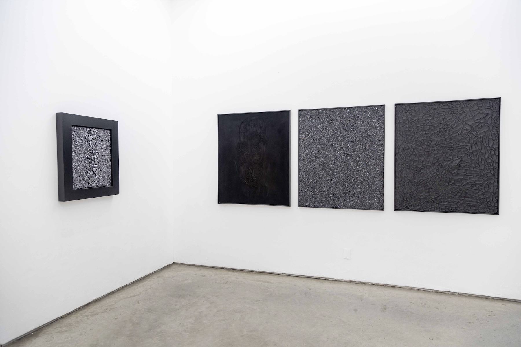 Exhibition view, ‘El negro’ by Beatriz Zamora. Courtesy of Galería Enrique Guerrero 