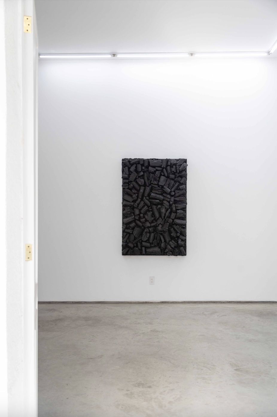 Exhibition view, ‘El negro’ by Beatriz Zamora. Courtesy of Galería Enrique Guerrero 