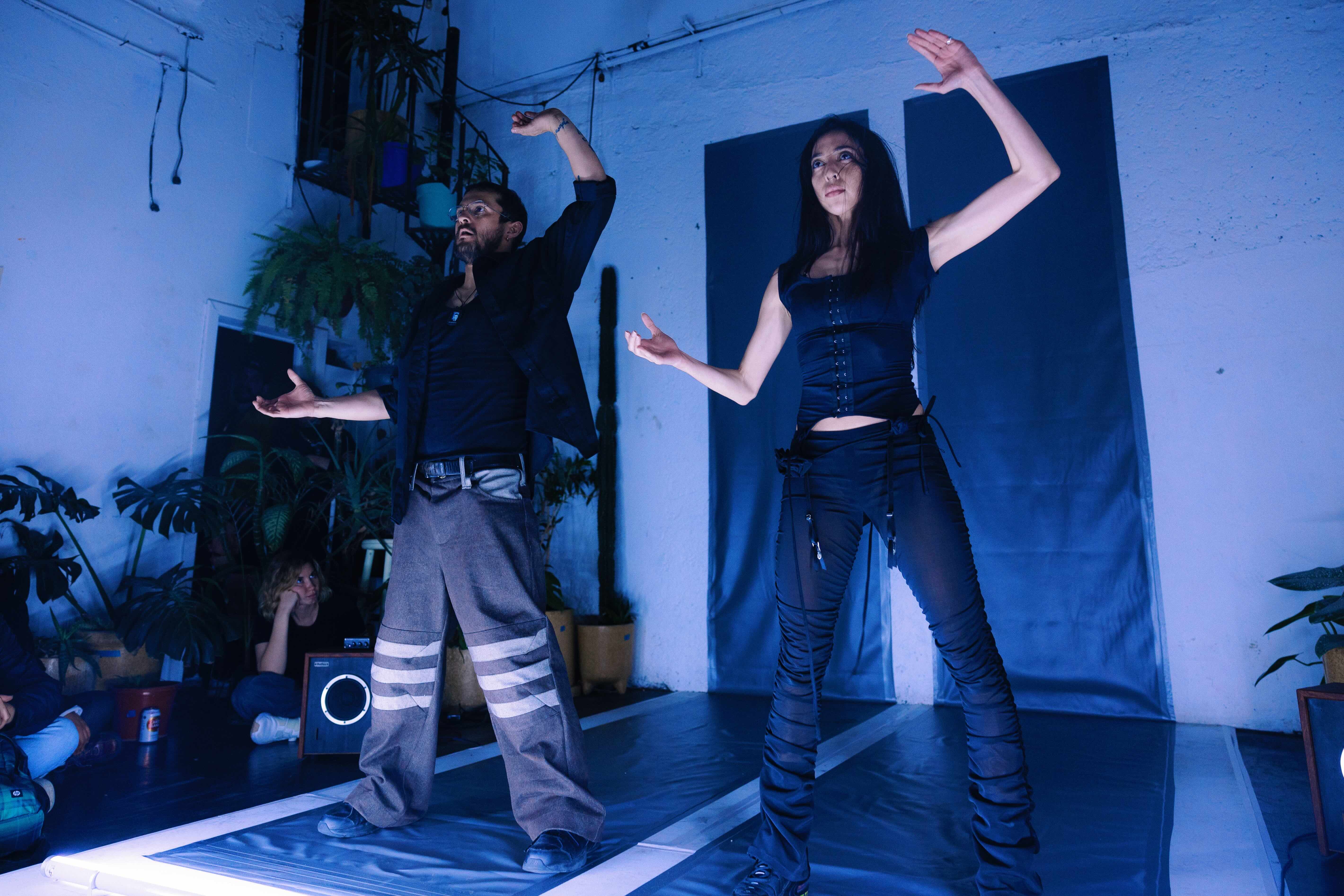 Camila Arroyo and Ricardo Daniel, Partirse en dos, 2025. Photograph: Roy Freiha. Courtesy of the artists. 