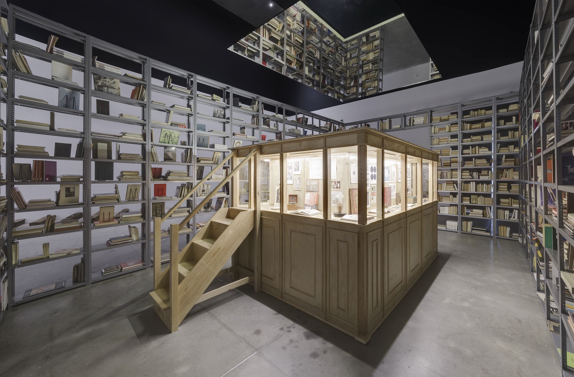 Kader Attia. “A Descent into Paradise“. Exhibition view. Museo Universitario Arte Contemporáneo, MUAC/UNAM, 2025. Photograph: Oliver Santana.