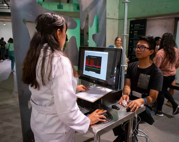 Ficciones | Activación de la pieza de Andy Medina