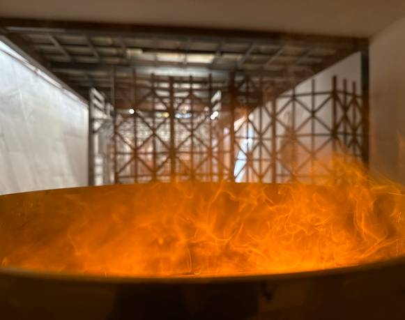 ENTRE EL ARTIFICIO Y LA MATERIA