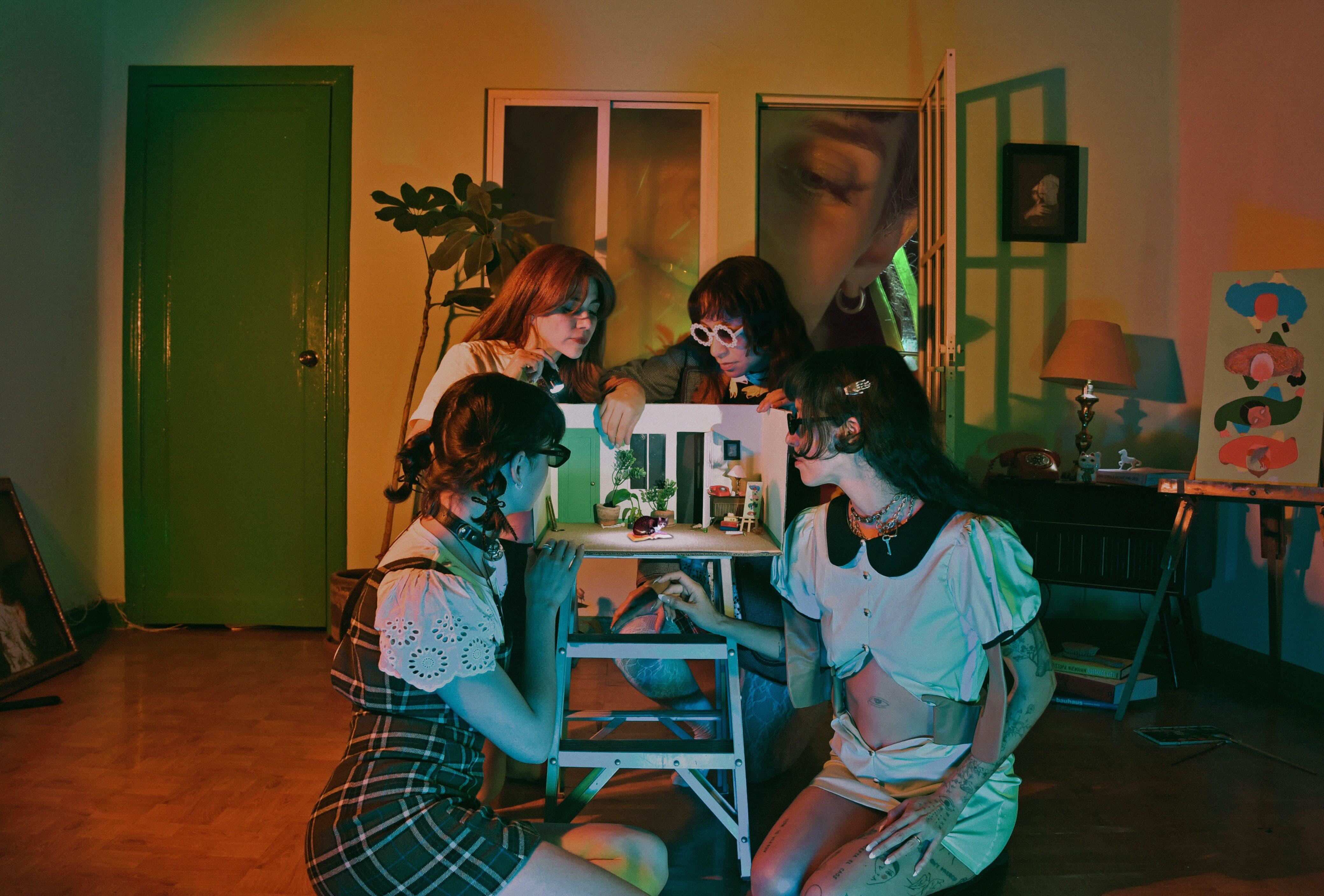 Este mundo nos queda pequeño