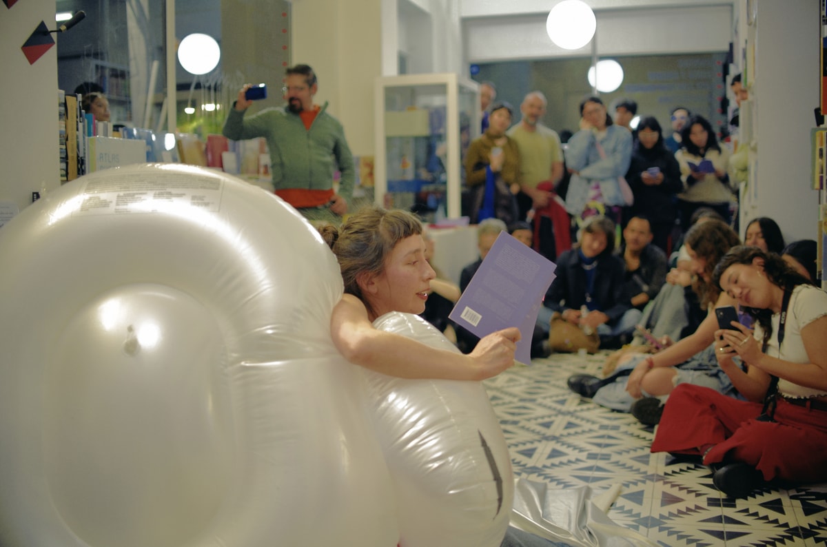 MUSEO EN VOZ ALTA: EN ESTE SUEÑO OCURRE OTRA COSA