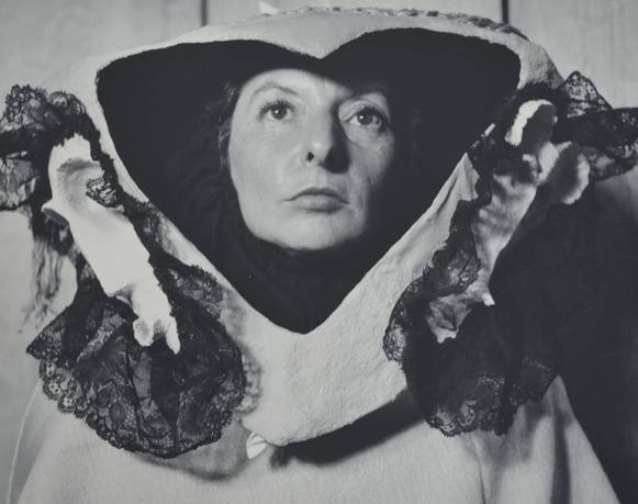 Kati Horna and Her Friends 