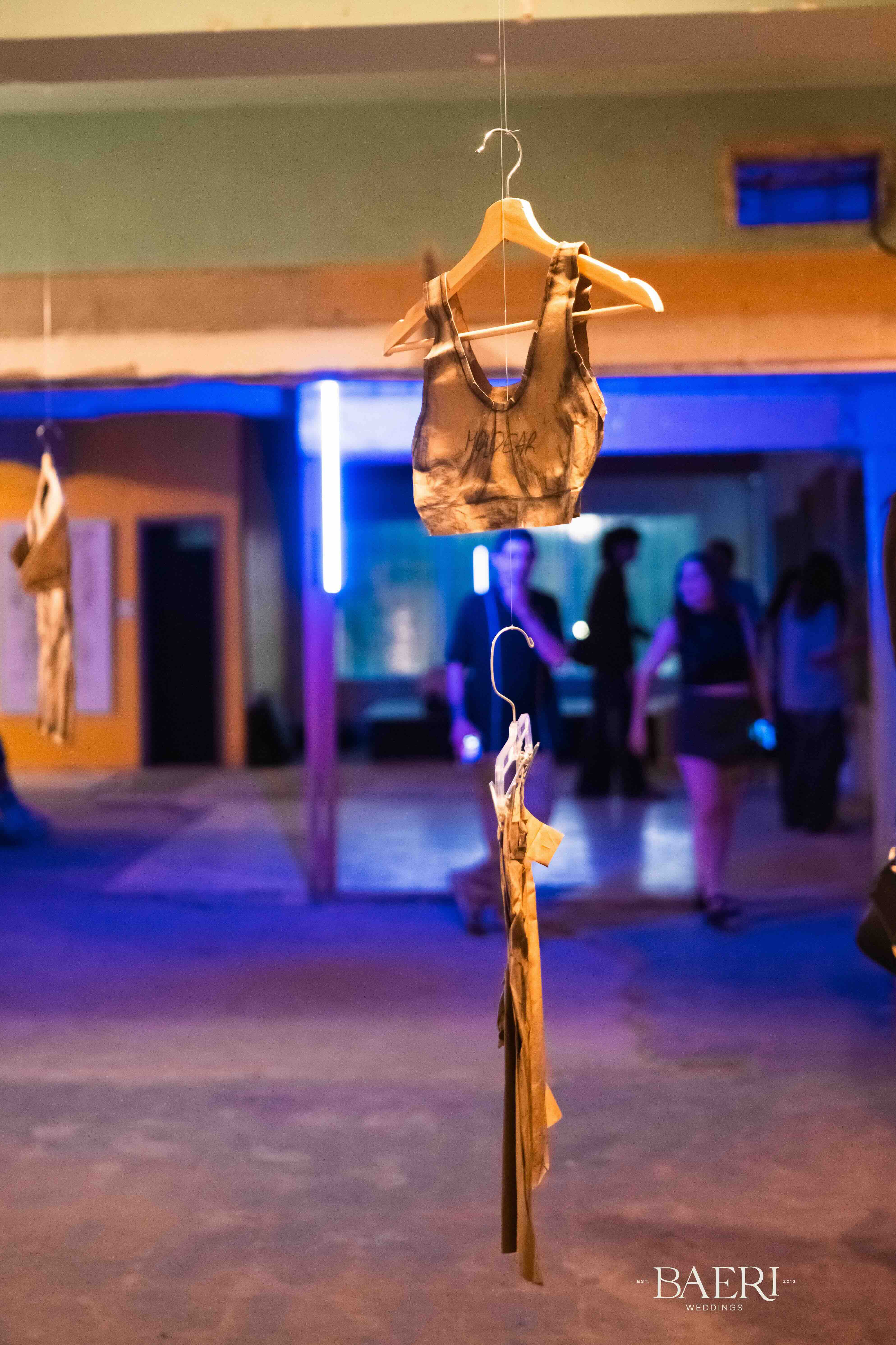 Obra de Mauricio Tapia, parte de la exposición "Una grieta donde pasa la luz" presentada por Planta Libre. Cortesía de la Semana del Arte Mexicali. Fotografía: Baeri.