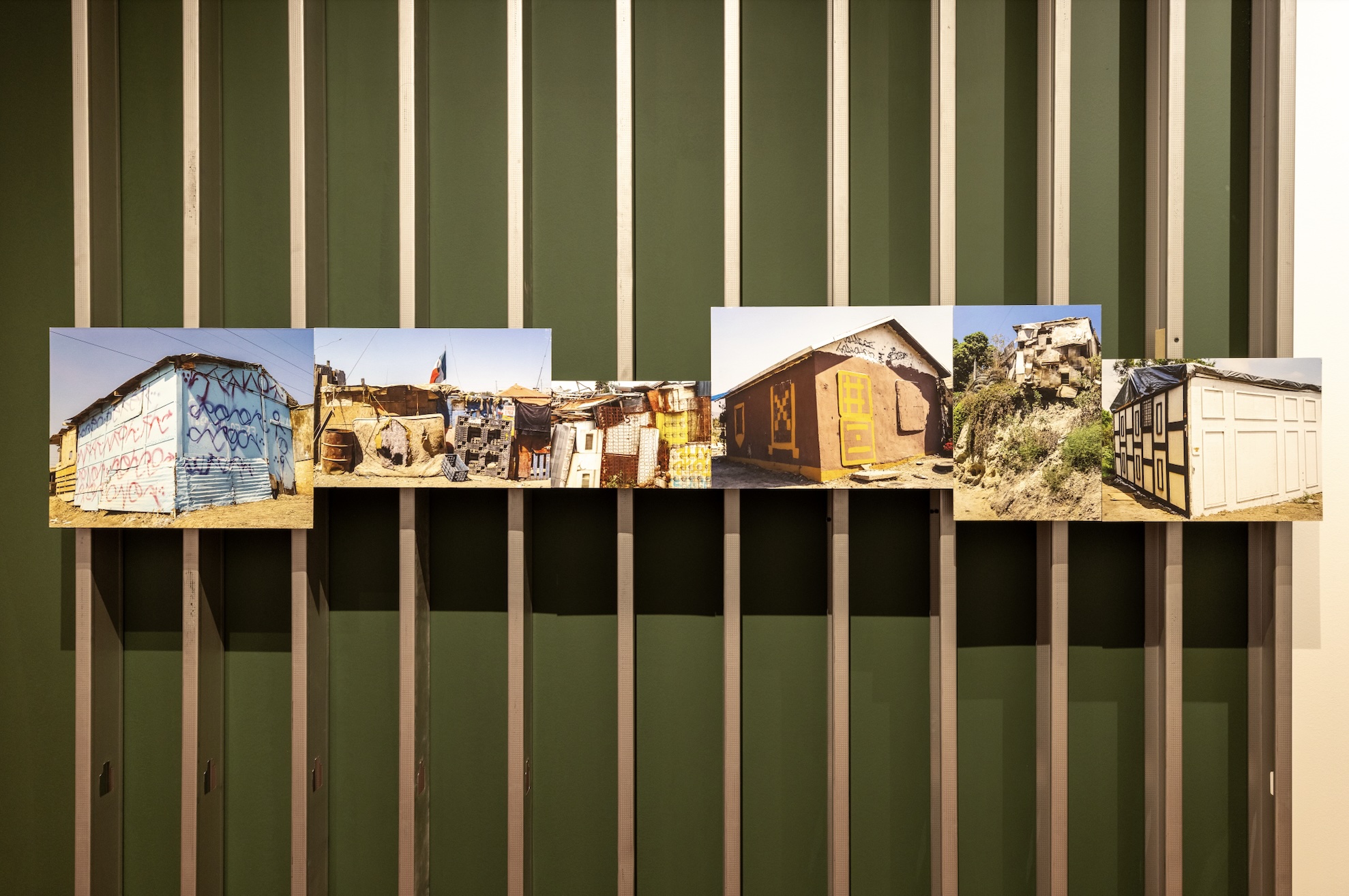 "Ingrid Hernández: 20 años de arte _Under Construction_", vista de la exposición. Cortesía del Centro de la Imagen