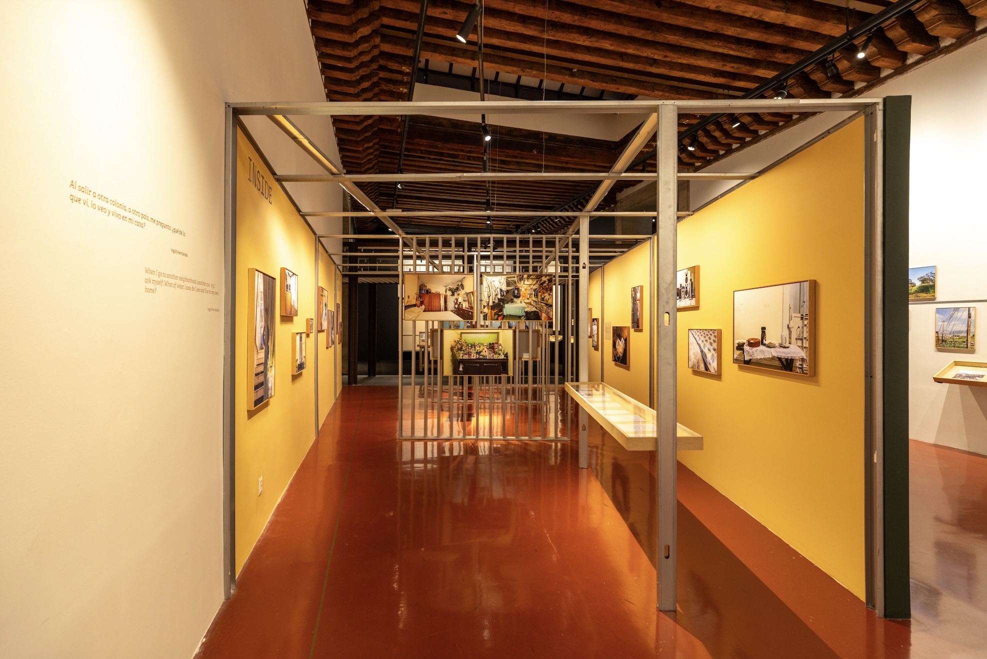 "Ingrid Hernández: 20 años de arte _Under Construction_", vista de la exposición. Cortesía del Centro de la Imagen
