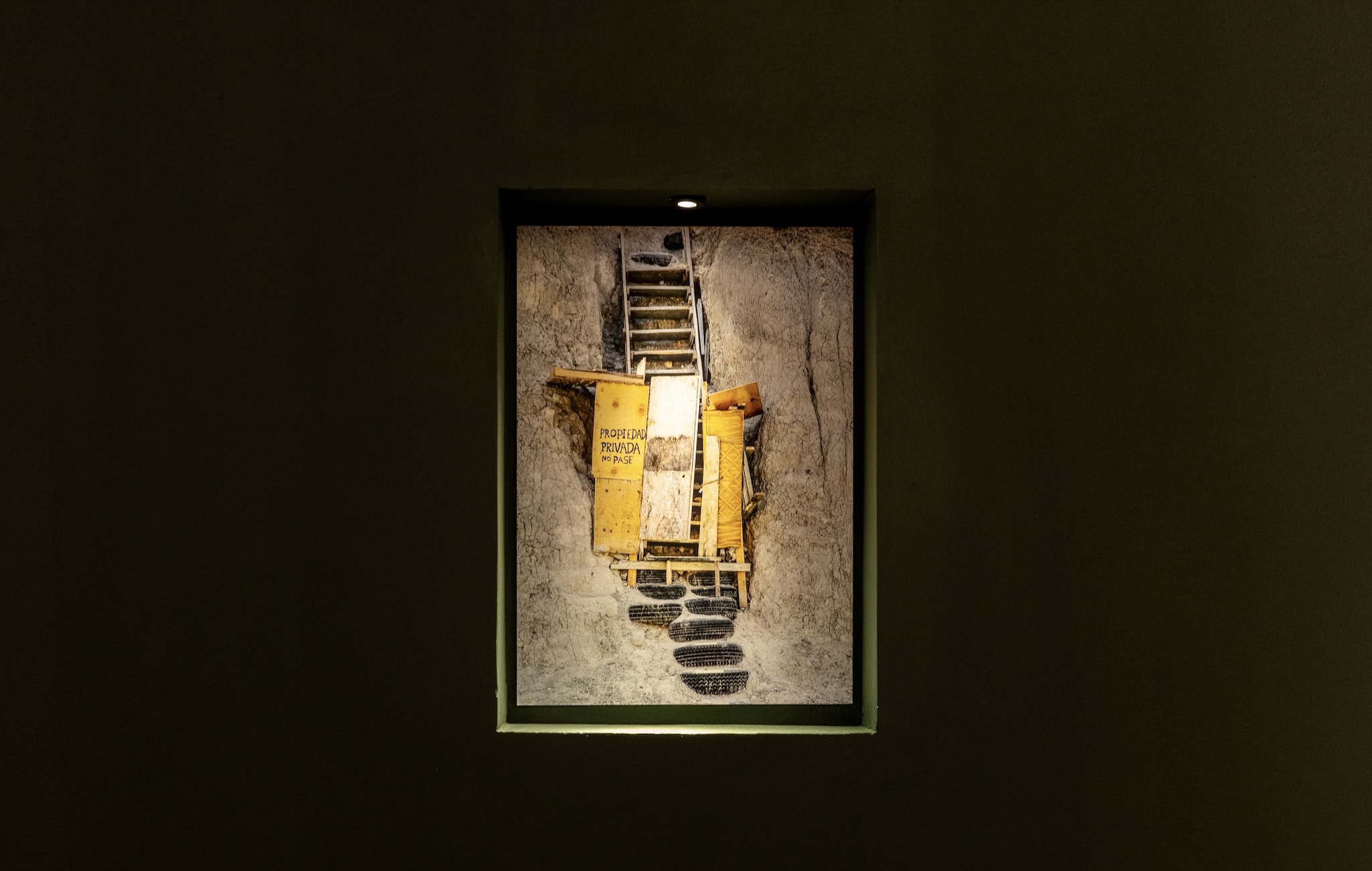 "Ingrid Hernández: 20 años de arte _Under Construction_", vista de la exposición. Cortesía del Centro de la Imagen