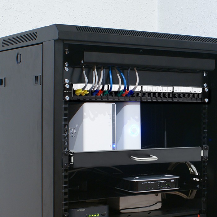 Qoltec Solidny stalowy Patch panel do szaf RACK 19'' | 24 porty | 1U | UTP | Czarny - zdjęcie 3