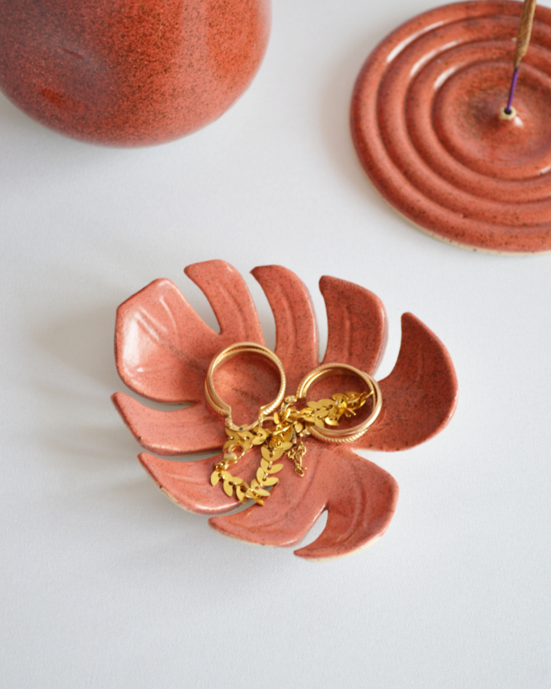 Monstera Dish in Coral