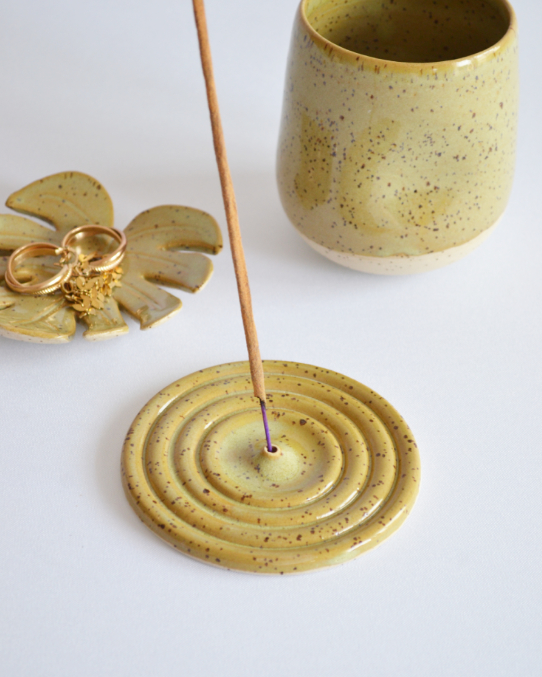 Wave Incense Holder in Algae