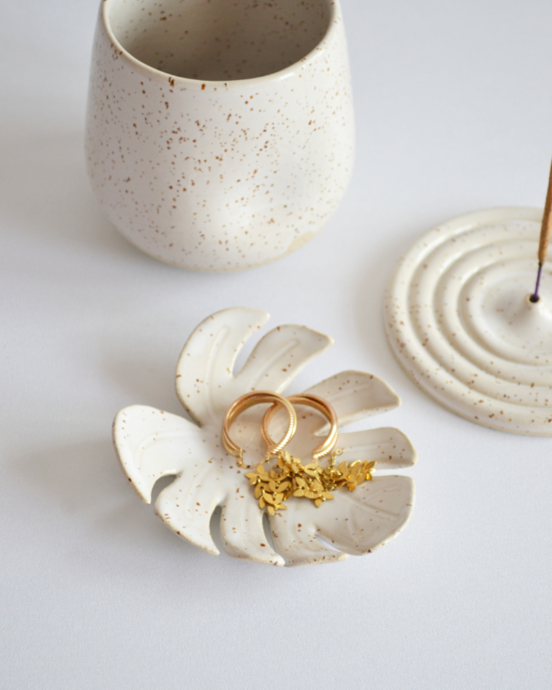Monstera Dish in Shell