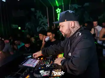 9b6c3852-d6e2-4022-9620-1ecdec35da68.webp