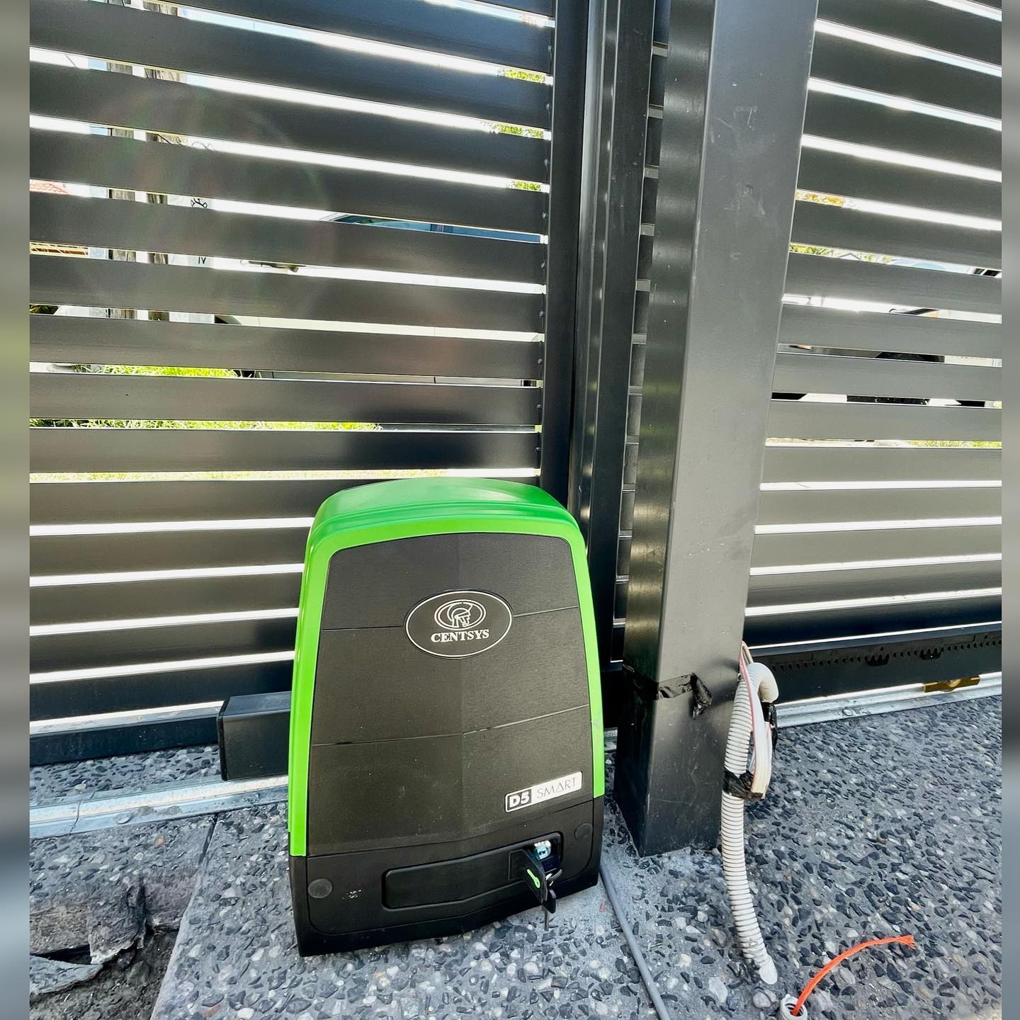 Modern Screen Fence Installation in Preston Featuring the D5 Smart Gate Motor 3 Close-up view of D5 Smart Gate Motor installed at base of modern screen fence