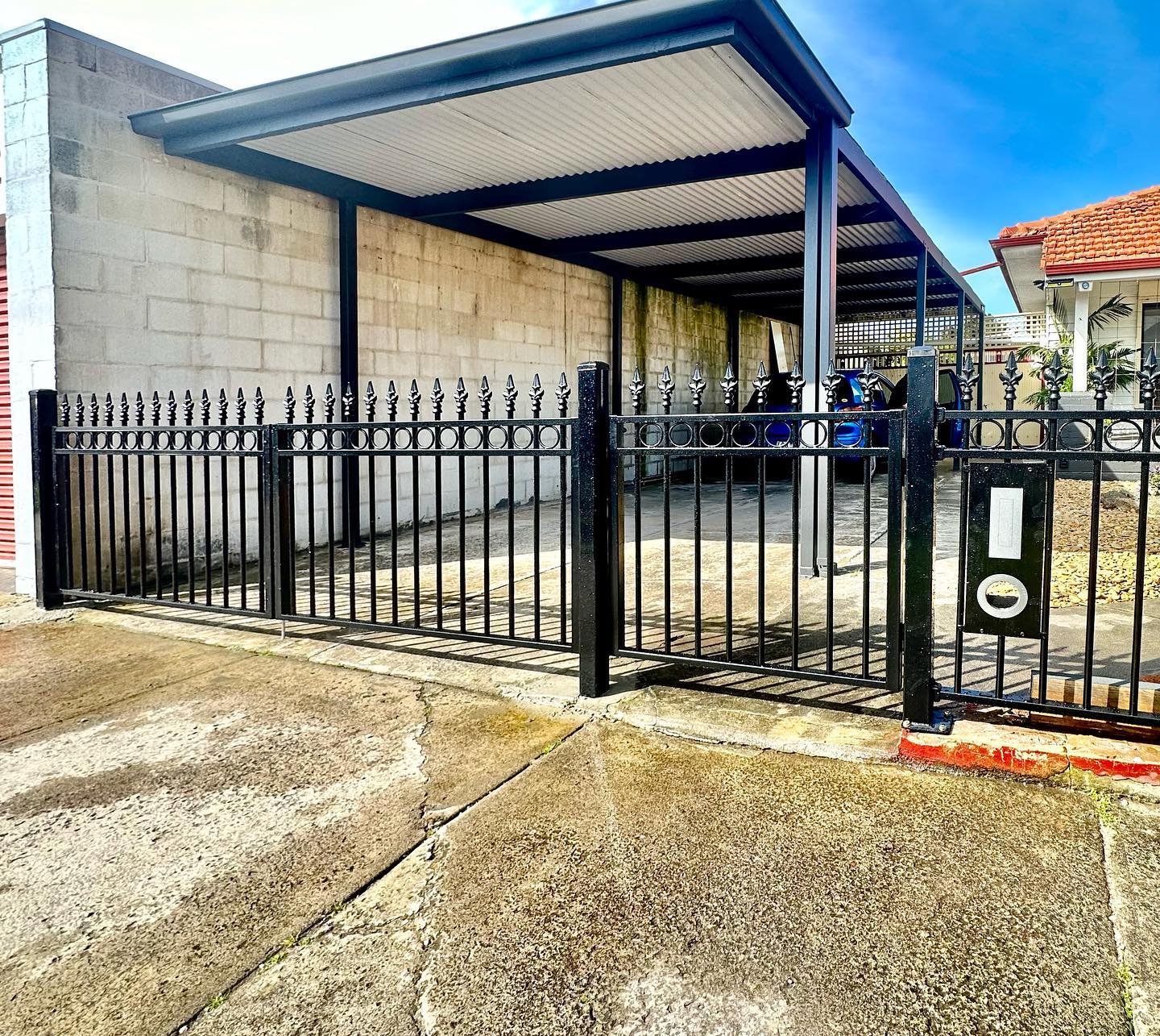 Black tubular fence with decorative rings and king spears at the top