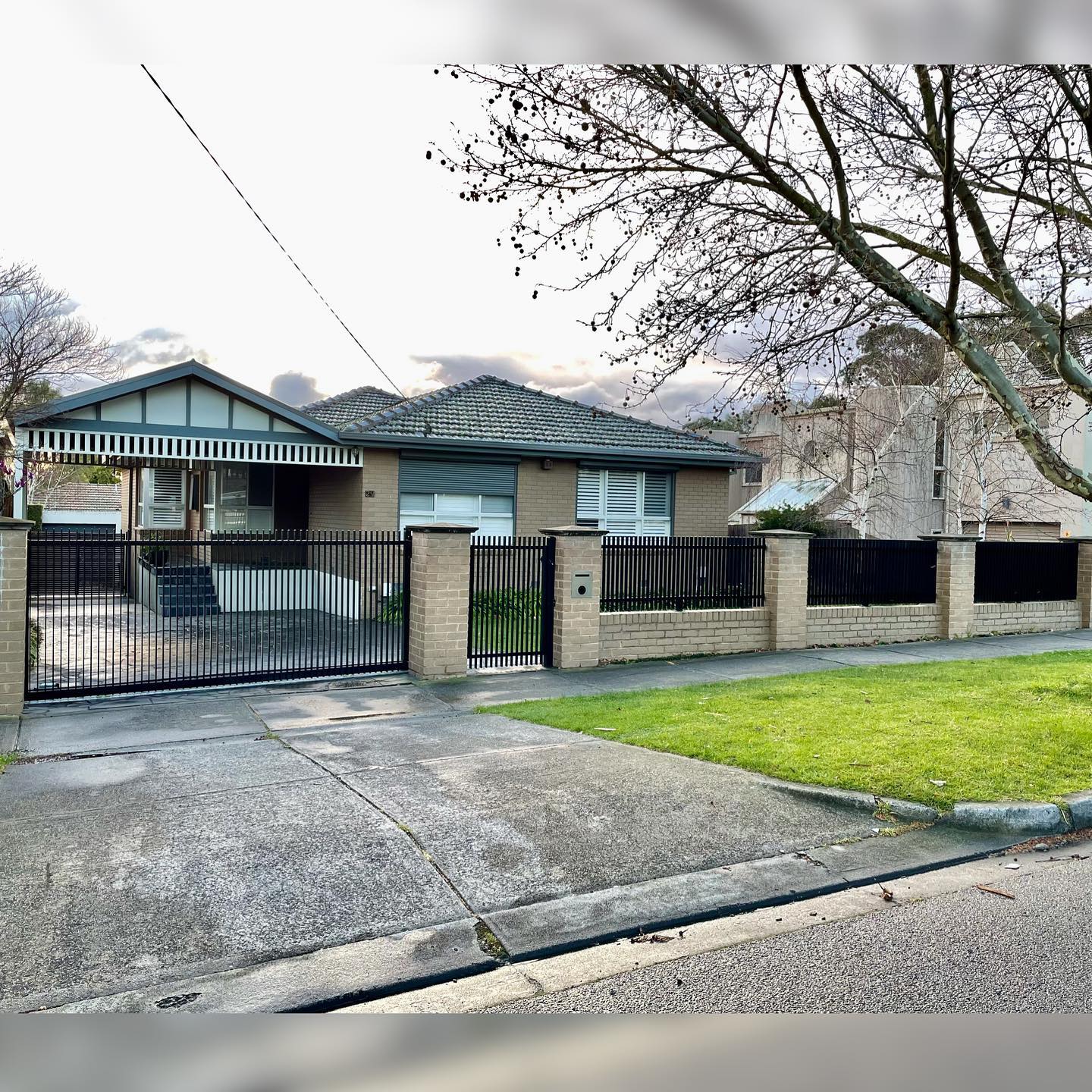 Precision and Durability in Kew: A Case Study of Steel Fencing Excellence