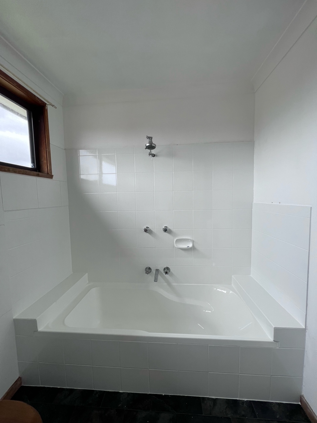 Resurfaced bathtub with gleaming tiles