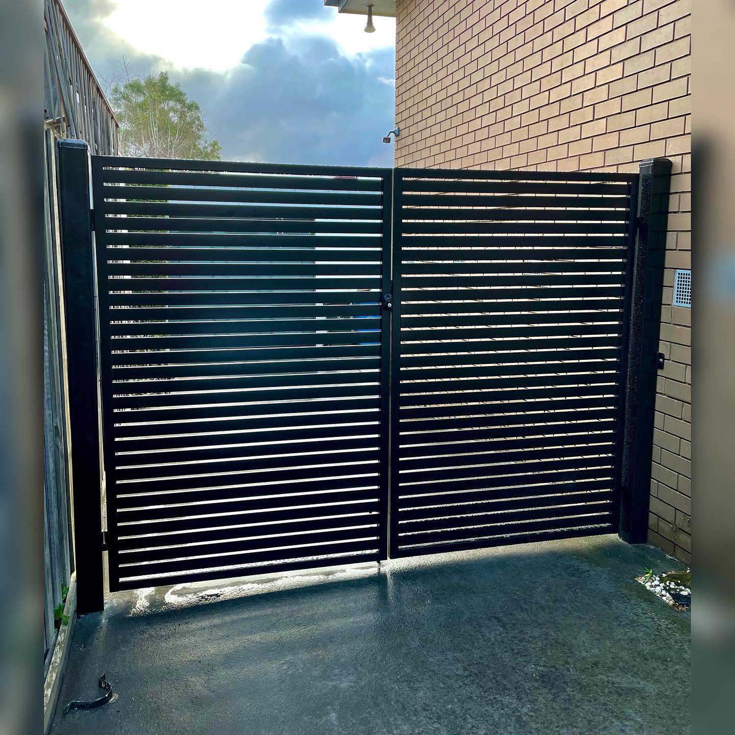 Double gate with horizontal slats and push button lock mechanism