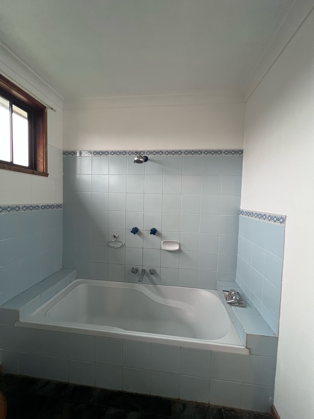 Completed resurfaced bathroom in Carrum