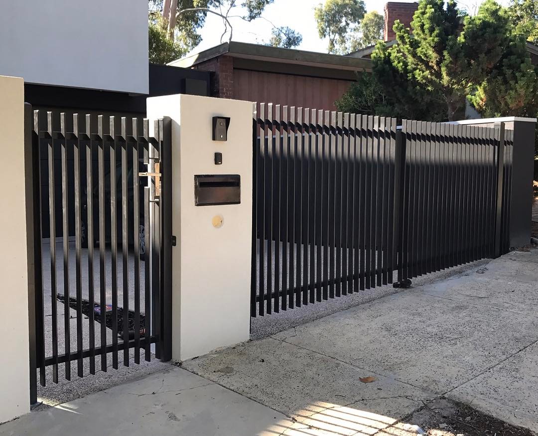 Double automated swing gate with vertical slat cladding