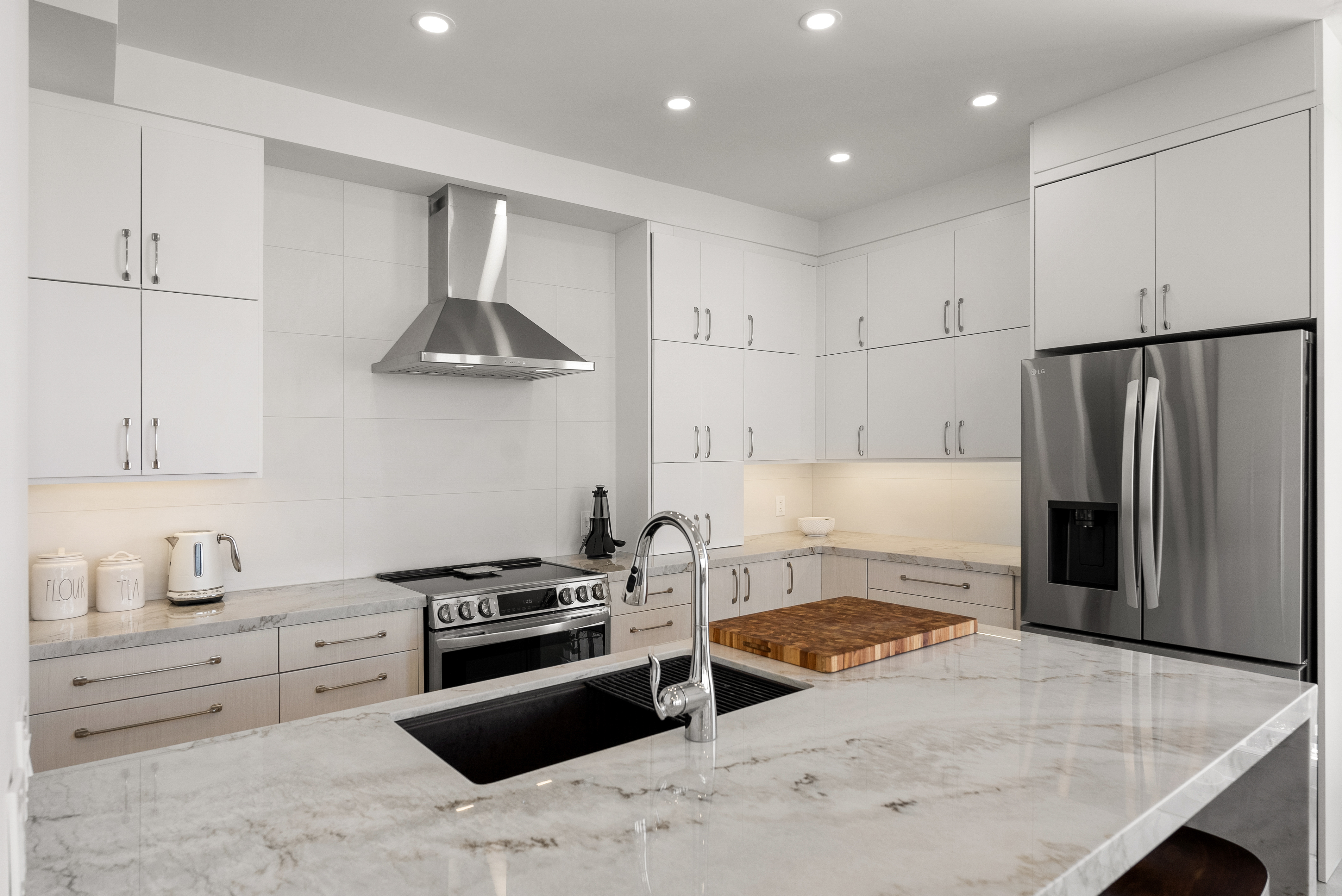 Quartz countertops with marble-like design