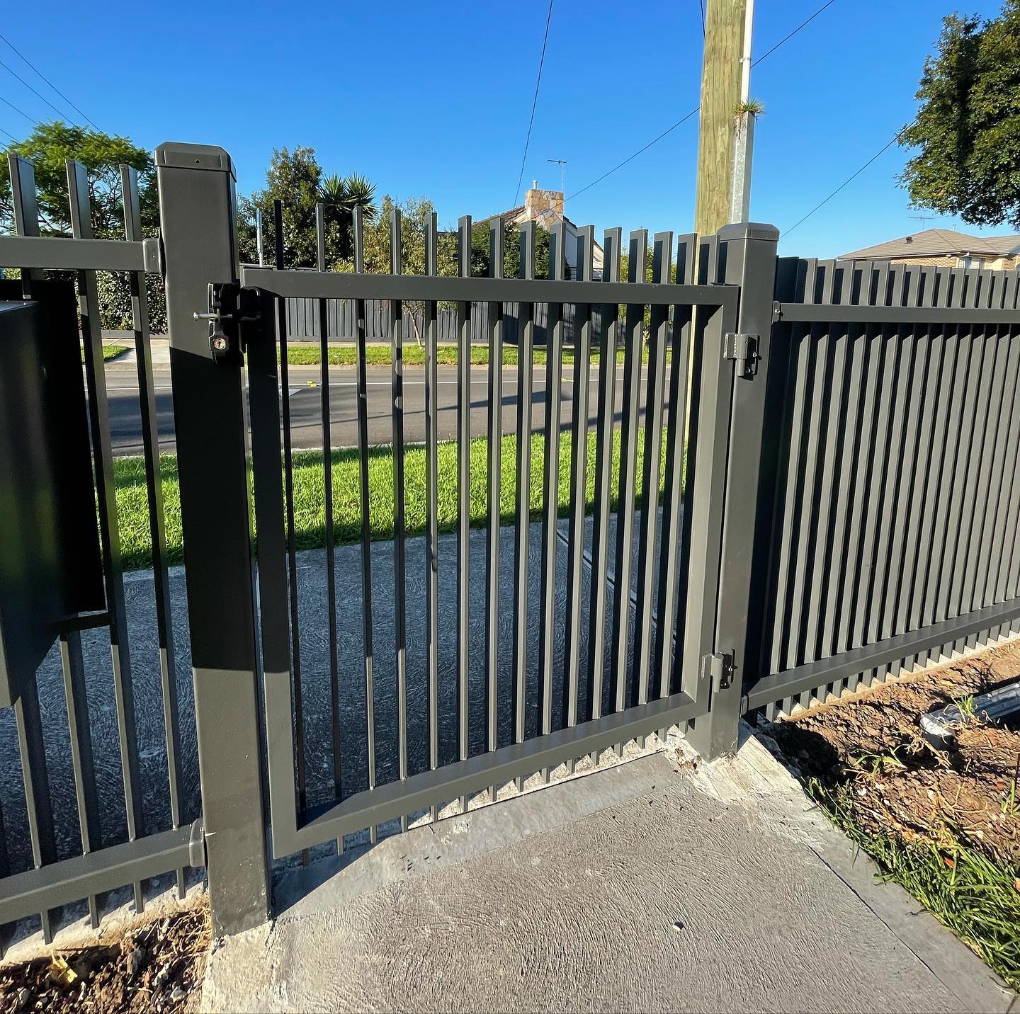 Successful Blade Fence Installation in Airport West: Impressive Results Speak for Themselves! 3 Black blade fence with secure locking mechanism