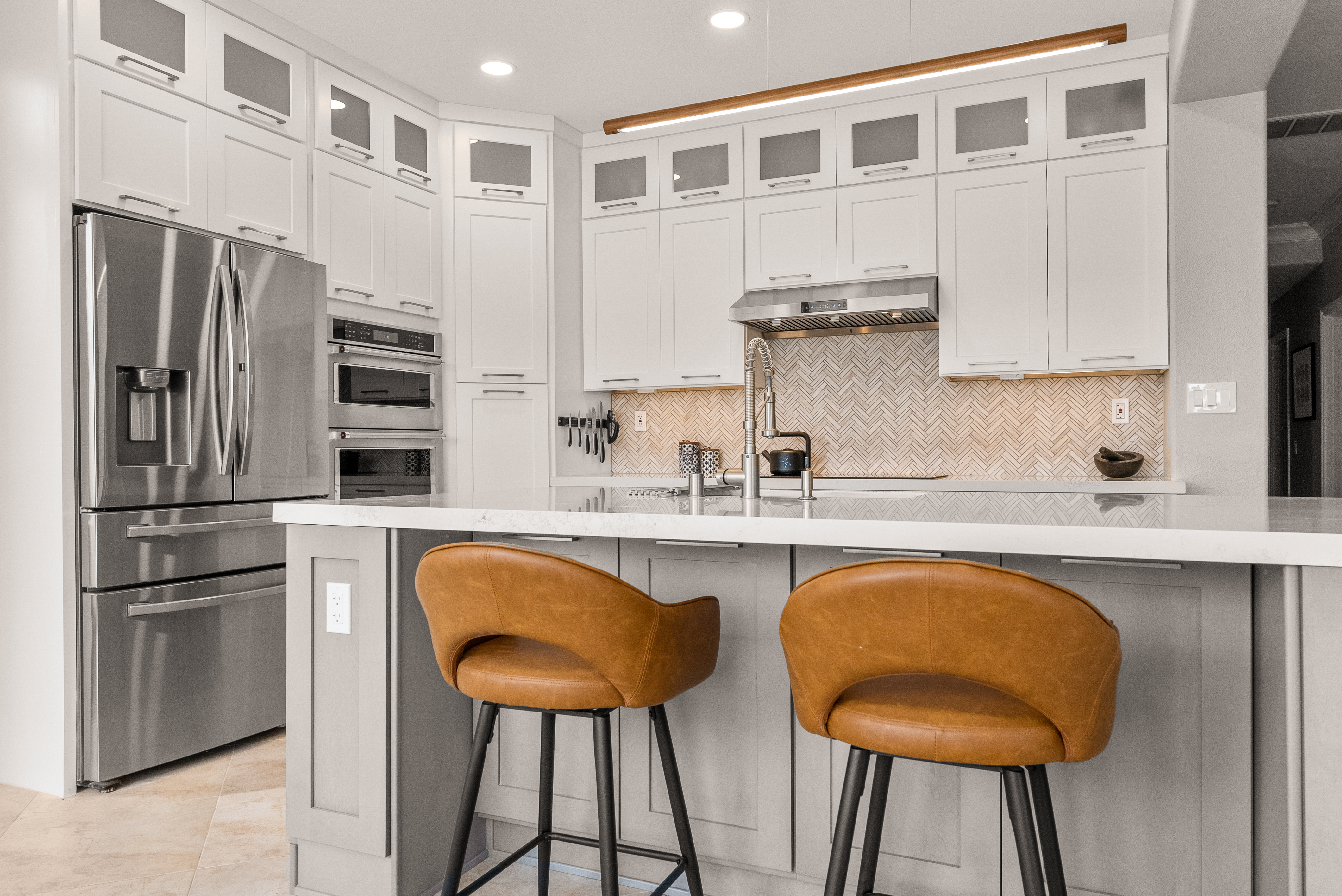 Herringbone-patterned backsplash enhancing modern kitchen aesthetics