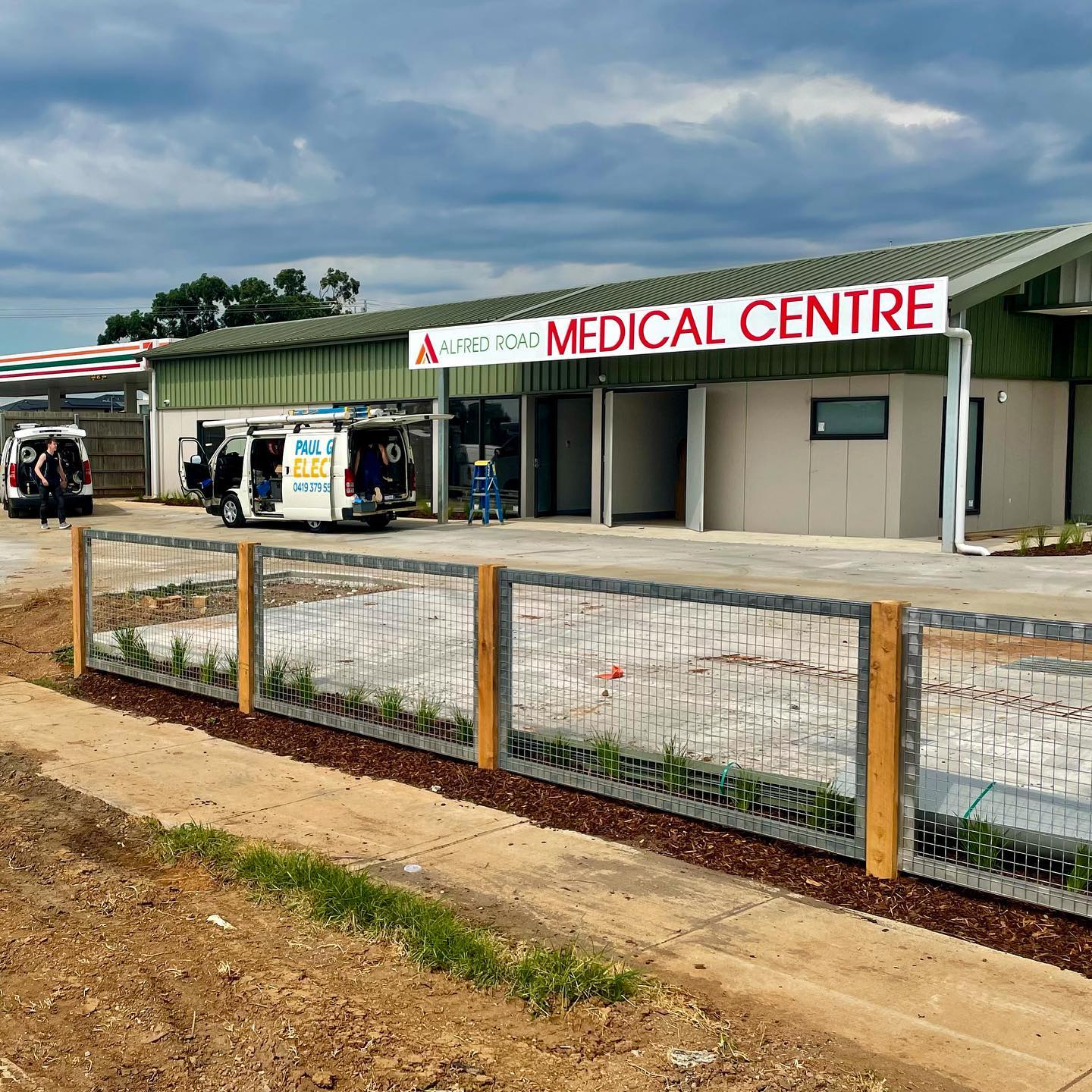 Custom Raw Galvanized Wire Sheets in Hoppers Crossing: A Unique and Flashy Installation 3 Exterior view of Alfred Road Medical Centre with installed fence