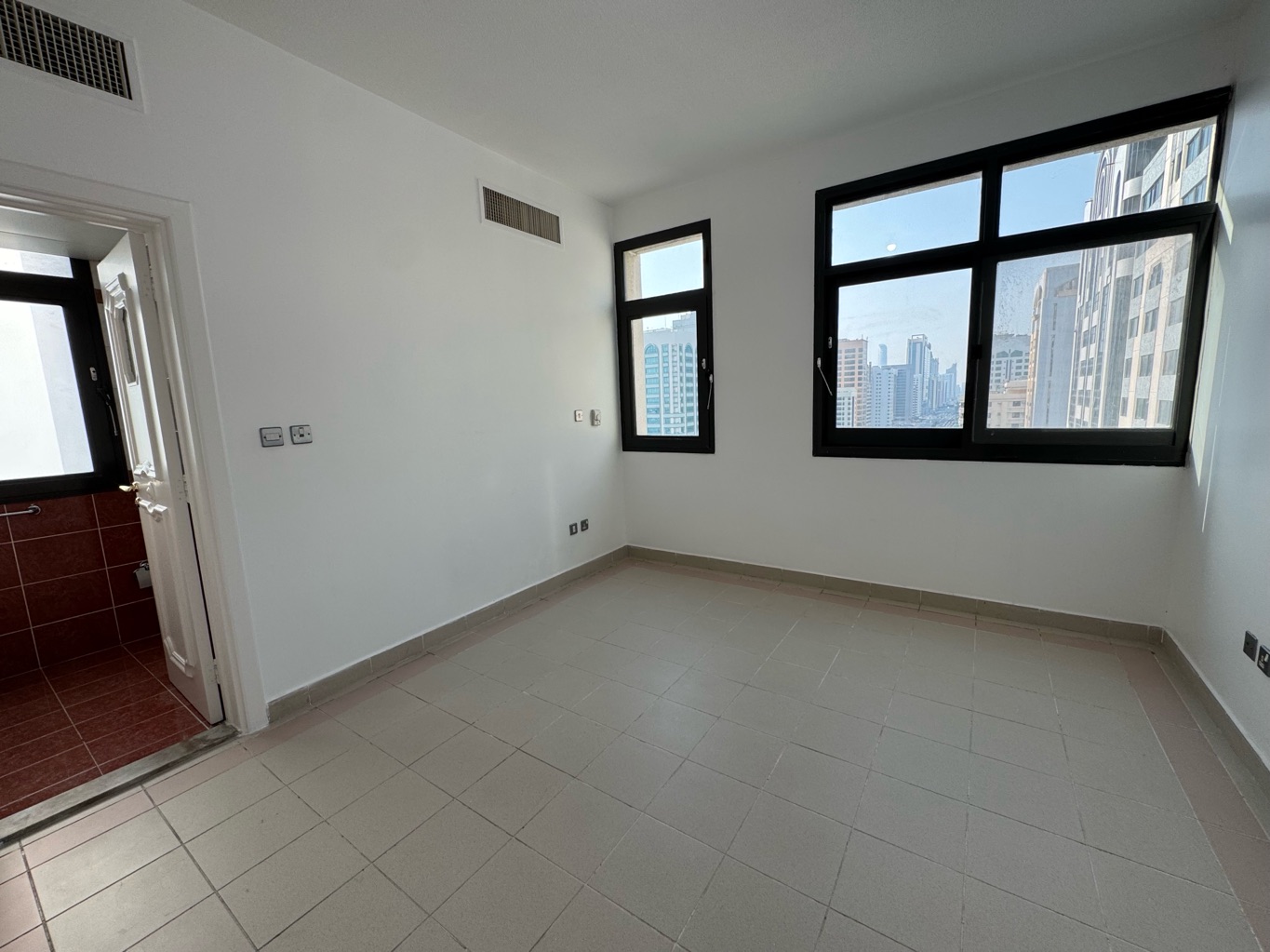 3 Bedrooms With 3 Washrooms Closed Balcony - Thumbnail 11