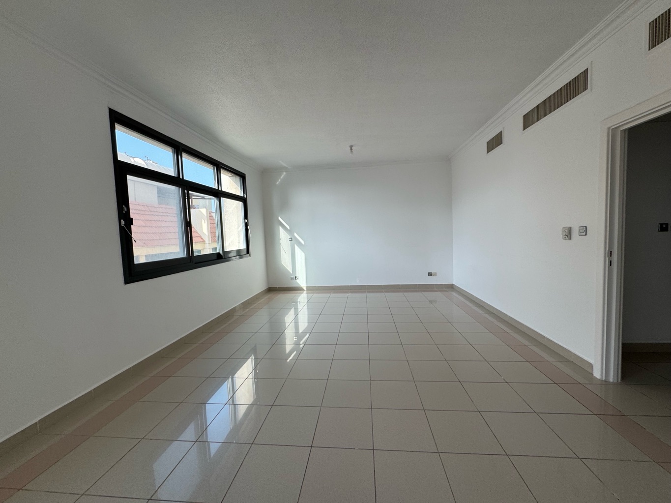 3 Bedrooms With 3 Washrooms Closed Balcony - Thumbnail 3