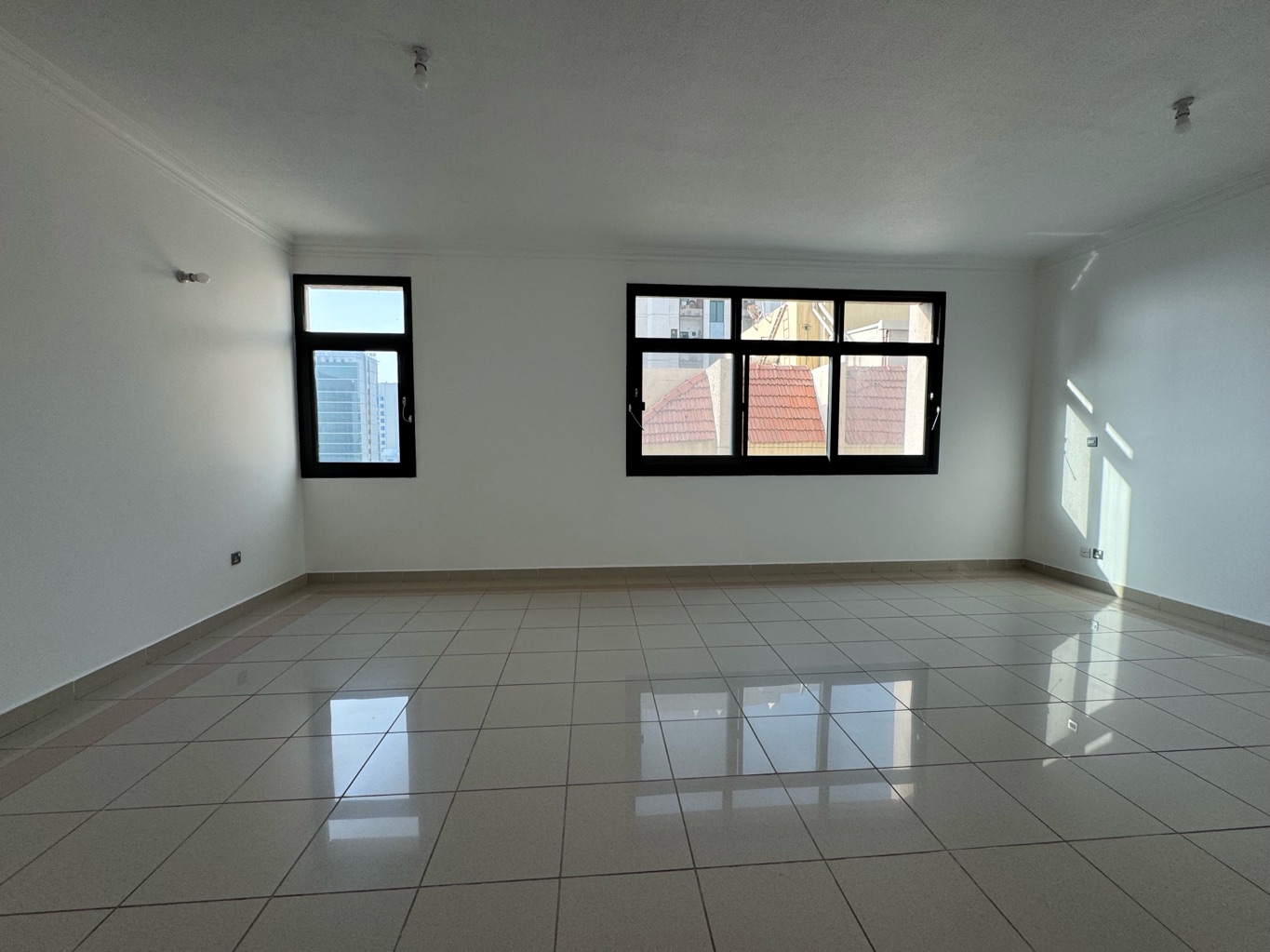 3 Bedrooms With 3 Washrooms Closed Balcony - Thumbnail 5