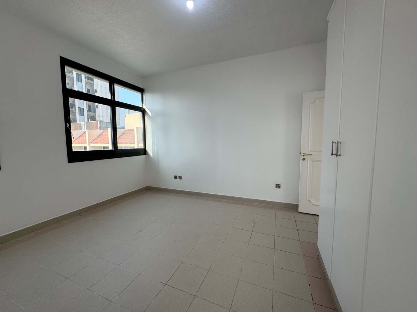 3 Bedrooms With 3 Washrooms Closed Balcony - Thumbnail 9