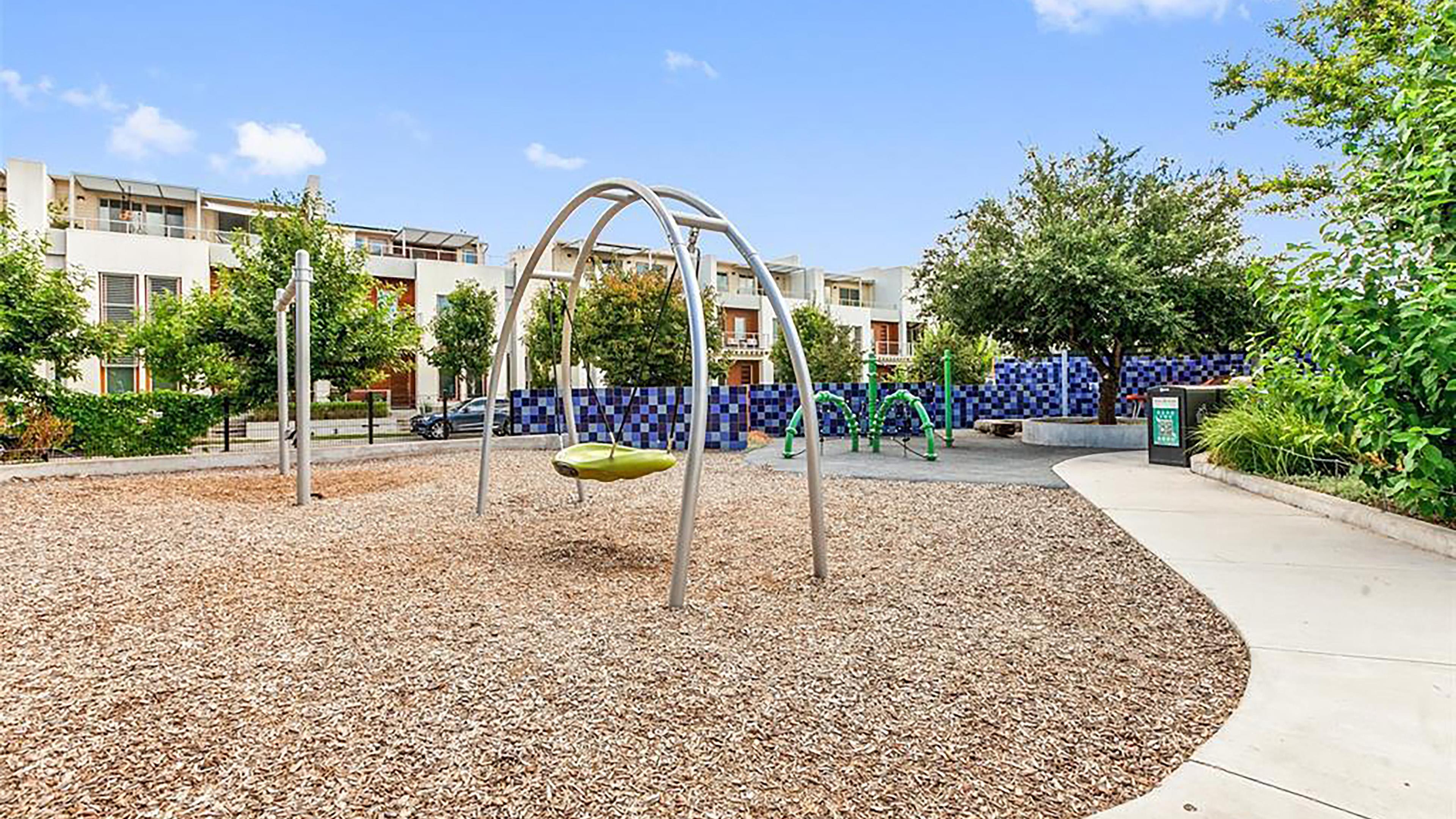 MUELLER EIGHT LIVE WORK COLLECTION