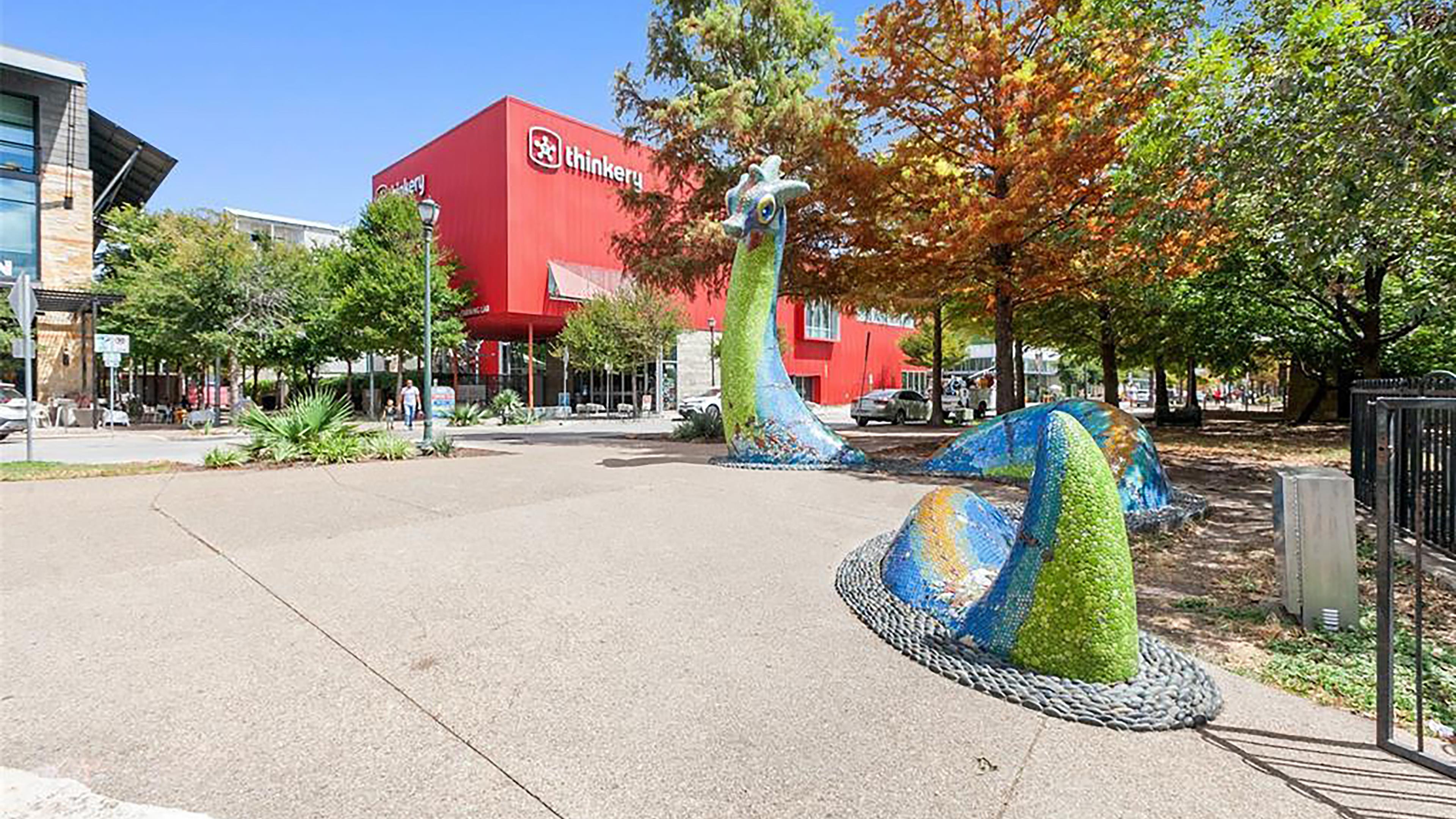 MUELLER EIGHT LIVE WORK COLLECTION